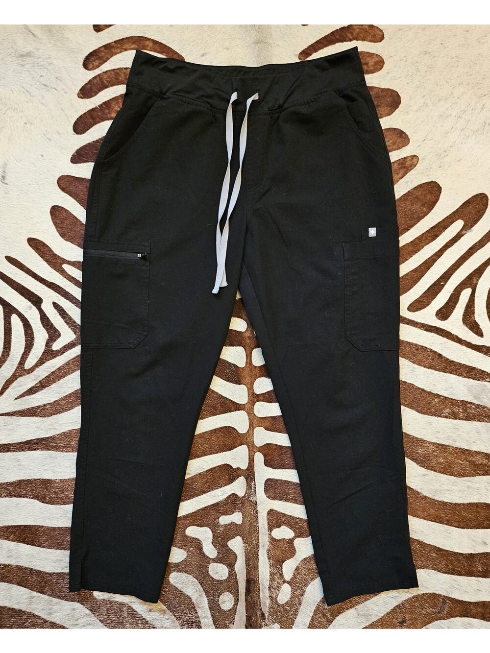 Figs Yola Straight Leg Skinny Fit Medical Scrub Cargo Pants Black Large
